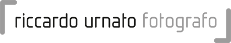 riccardo-urnato_logo-in-linea-e-parentesi